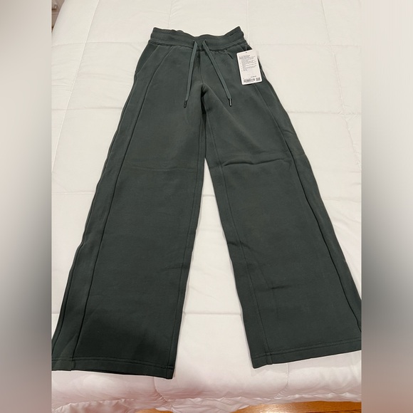 Lululemon Scuba Mid-Rise Wide-Leg Pant DKFR - Picture 2 of 8